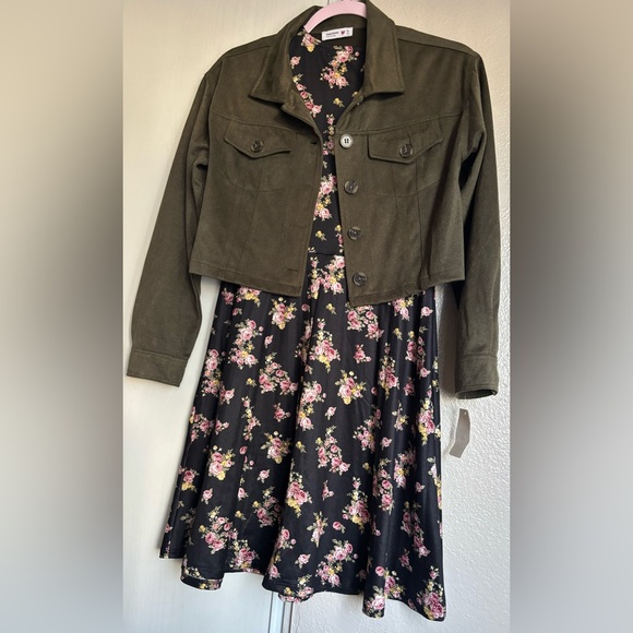 Dresses - Picture 4 of 7